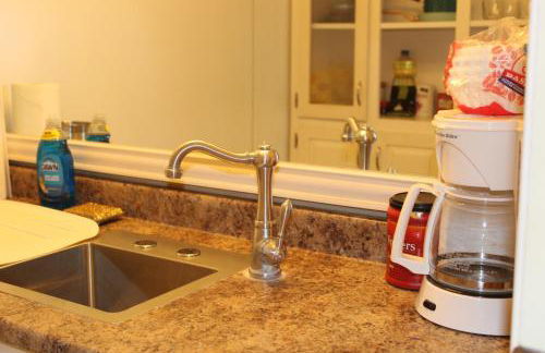 Charming Central Amarillo Retreat with a Jacuzzi - Photo 20