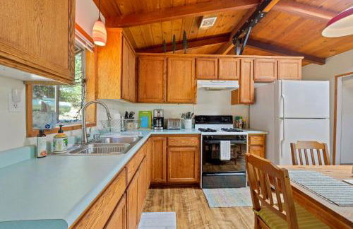 Red Cabin in Twain Harte - King bed - Photo 15