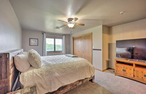 Golf Course and Lake Views Cozy Afton Condo! - Foto 18