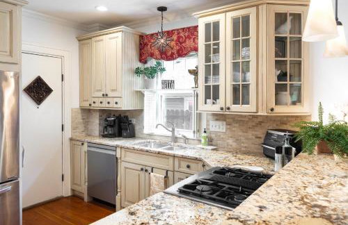 Charming Geneva Cottage Walk 4 Blks to Downtown - Foto 14