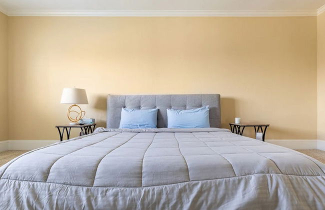 BIZI near Galleria Mall - Foto 12