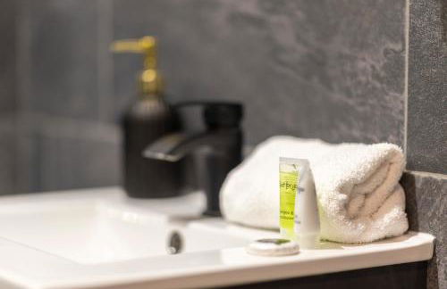 Studio Apartment - Perfect for Contractors and Short & Long Term Stays - Free WIFI - Free Parking - Extra Bed - Full Kitchen - Foto 12