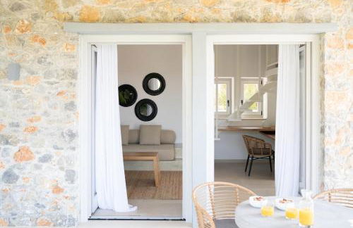 Stone build suite with private pool - Foto 9