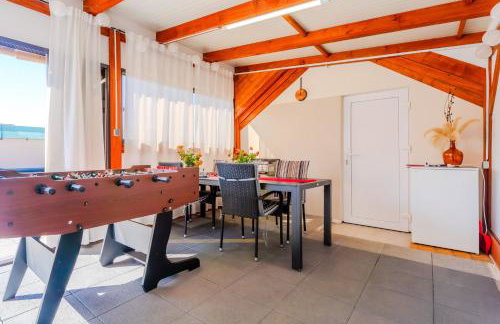 Timber Cottage With Pool - Happy Rentals - Foto 33