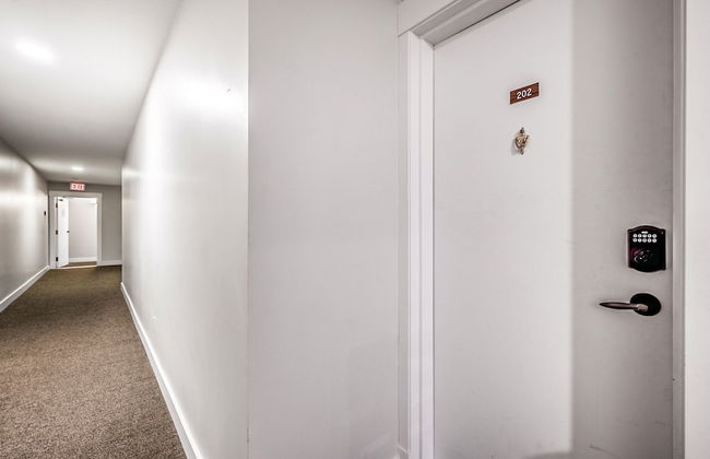 Spacious Lakefront Condo w Amazing View - Photo 1