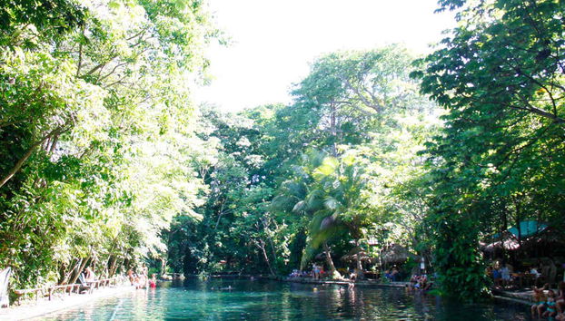 Étangs d'eau volcanique Ojo de Agua