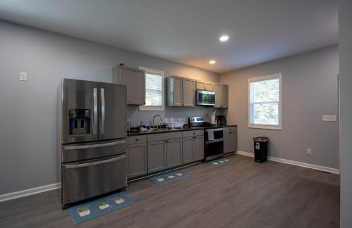 4 Min to Downtown - 11 to Elon - Washer and Dryer - Foto 12