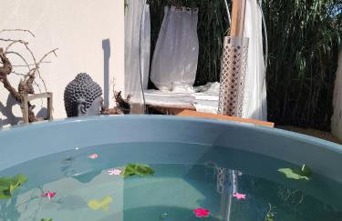 Suite romantique avec jacuzzi privatif - Photo 13