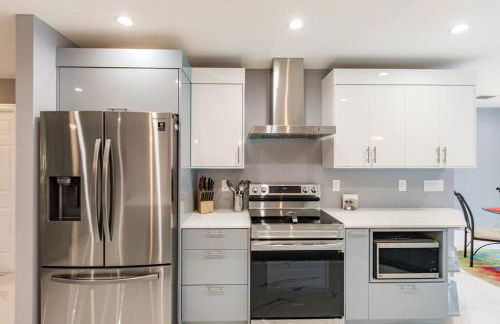 3BR With HUGE 2k sq ft Lanai & Seasonally Heated Pool - Foto 25