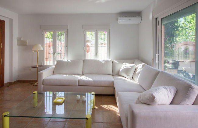 Charming Holiday Home Near Seabeach in La Cala de Mijas With Private Terrace - Photo 10