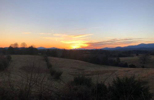 Huge Farmhouse with Heated Pool for Vacations and Retreats - Foto 36