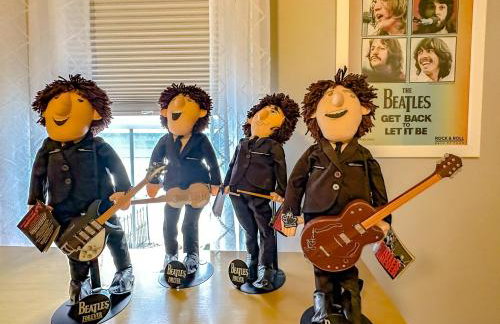 Lakefront 5 Bedroom Vacation Home - Sleeps 12! - Foto 21