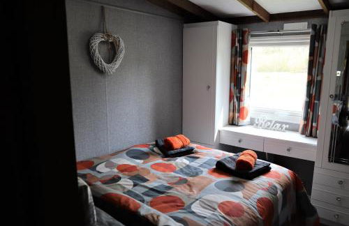 HEDDFAN, Luxury 3 bedroom timber lodge, Now with WiFi, Caer Beris Holiday Park, Builth Wells, SORRY NO TRADESMEN OR CONTRACTORS ALLOWED - Foto 15