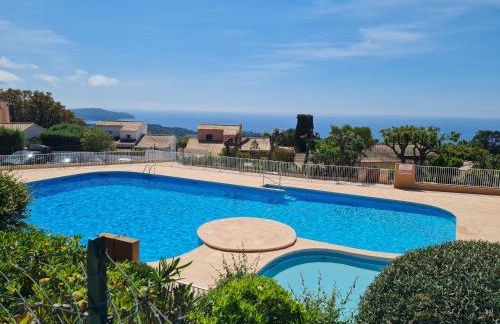 Bel appartement au calme avec terrasse aperçu mer, jardinet et piscine - Foto 2