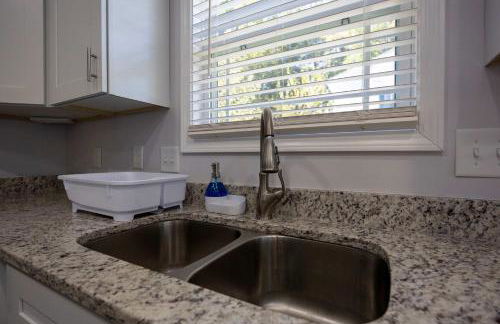 2 Min to Downtown - 9 to Elon - Fast Wi-Fi - Foto 50