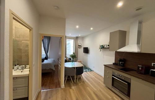 Élégant T2 à Bron, Tramway à 2min, Box Parking, 4Personnes - Foto 11