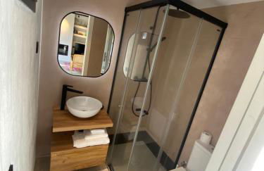 Bond beach village - Photo 33