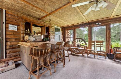 8BR 5BA Huge Dog Friendly Log Cabin near Wisconsin Dells and Lake sleeps 25plus - Foto 54