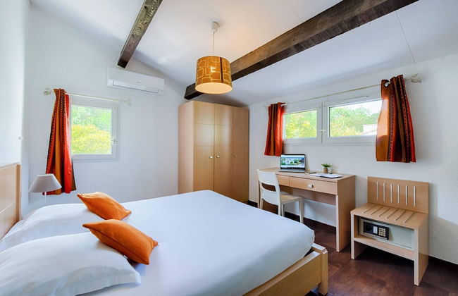 Comfort Aparthotel Mandelieu la Napoule Village - Photo 1