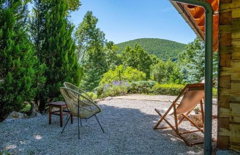 2 Bedroom Gorgeous Home In Frkasic - Photo 2