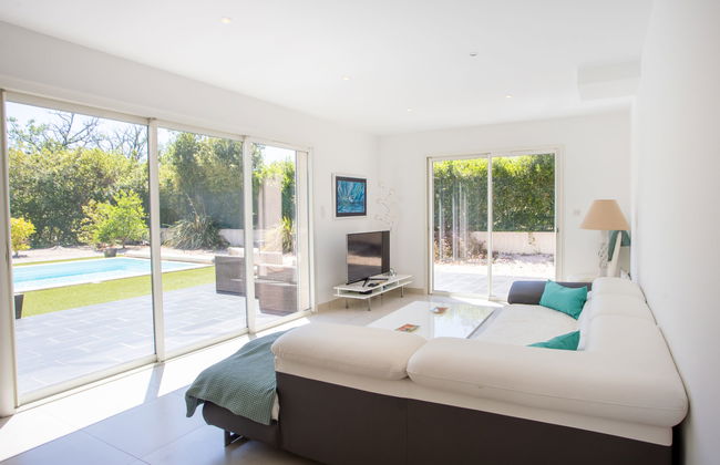 4 bedroom House in Bormes-les-Mimosas with private pool and garden - Photo 4