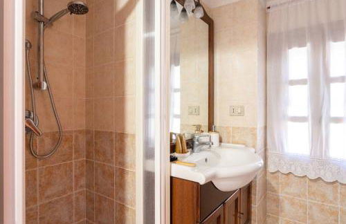 [Mandriola] House facing the sea - Free WiFi - Foto 24