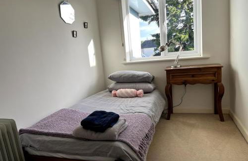 New Forest home - 4-beds and garden - 10 mins from Beach - Photo 17