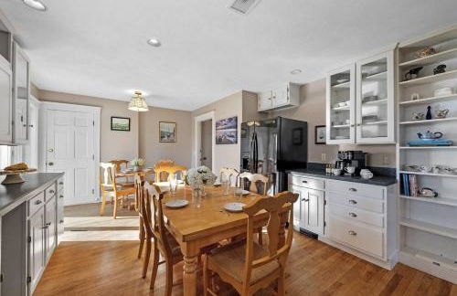 Private Pickleball | Family Friendly | Sleep 18 - Photo 20