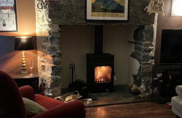 Awelon Holiday Cottage sleeps 10, Hot Tub, Log Burner, North Wales, Porthmadog - Foto 21