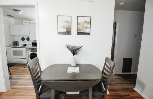 Fenced Lot W Home Gym plus Washer and Dryer - Foto 12