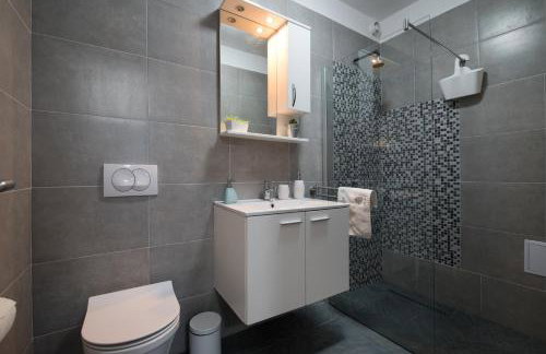 Stone House Marin - Photo 38