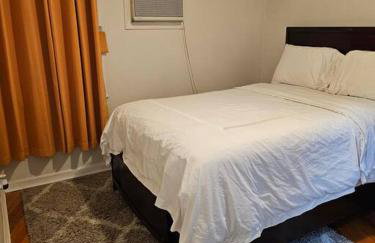 Comfy Getaway minutes from UBS Arena - Photo 9