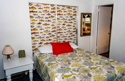 Spacious Cabin for a Group Getaway Overlooking Junior Lake in Florida - Foto 26