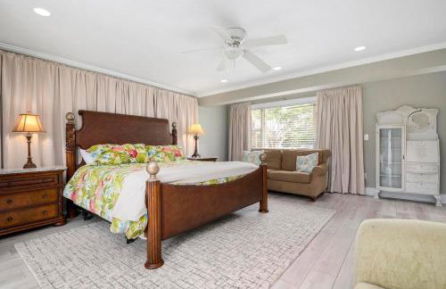 Coastal Vibes! Tropical heated pool home short drive to the beach - Foto 24