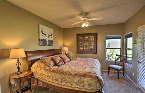 Serene Desert Escape with Porch and Resort-Style Perks - Foto 12