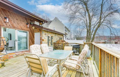 Waterfront Lake Hopatcong Home with Boat Dock! - Foto 1