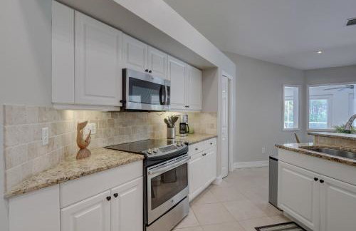 Piccadilly Beach House - Beautiful Updated Home, Private Pool, Minutes from Downtown 5th Ave & Beaches!!! - Foto 17