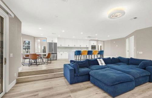 Luxe 5BR Home with Pool BBQNear Strip - Foto 7