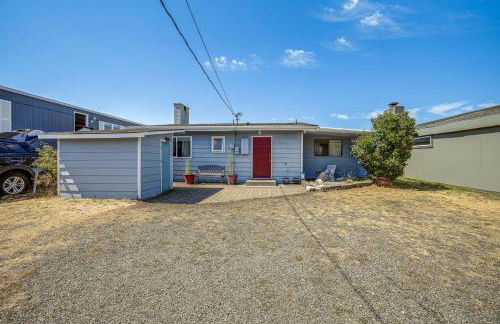 Oceanfront Cottage with Patio and Views in Birch Bay! - Foto 2