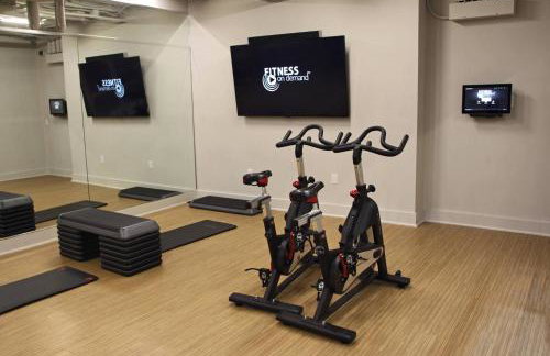 Stylish 2 Bed 2.5 Bath Condo Near Beverly Hills. - Photo 32