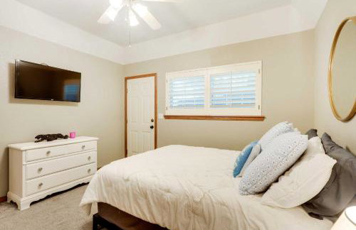 Spacious Home on Beaver Lake with Deck and Fire Pit! - Foto 17