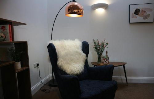 Stunning Barn Conversion with HOT TUB and ALPACAS - Ty Cerrig Barn - Photo 14