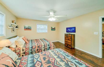 Bear Splashin Fun - Photo 18