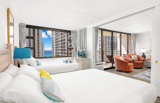 Partial Ocean View Condo with 2 Beds and Parking - Foto 7