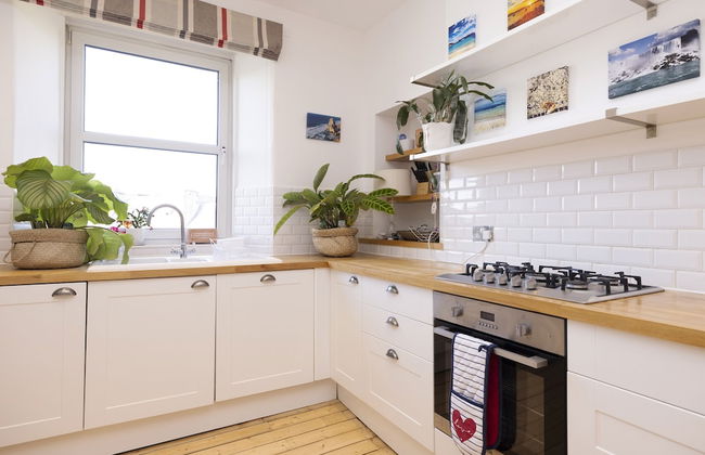 JOIVY Gorgeous 1-Bed Flat With A Shared Garden - Photo 9