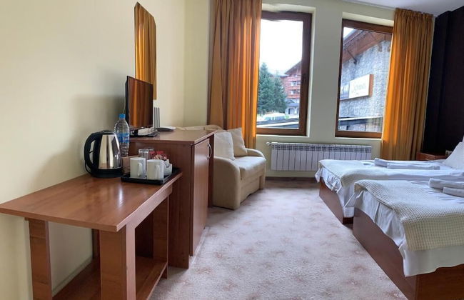 Room-granat Double Room 1- Next to Gondo - Photo 18