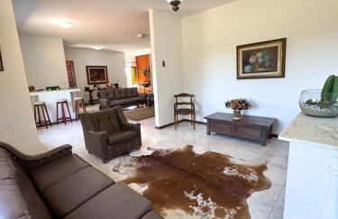 Charming Colonial Countryside Home with Wifi - Foto 5