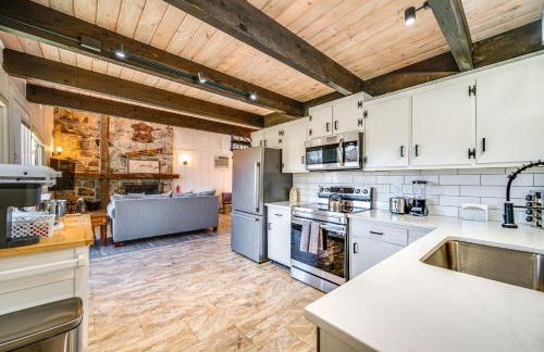 Walk to Liberty Mountain Lake-View Ski Retreat! - Foto 6