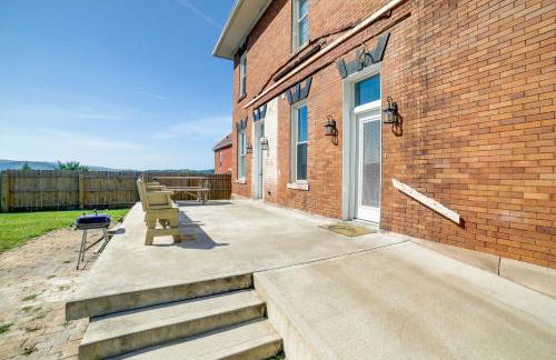 Inviting Connellsville Getaway with Deck! - Foto 36