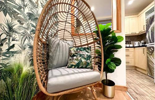 Joyful Jungle Jewel wBalcony & Foozeball-Ferndale - Foto 4